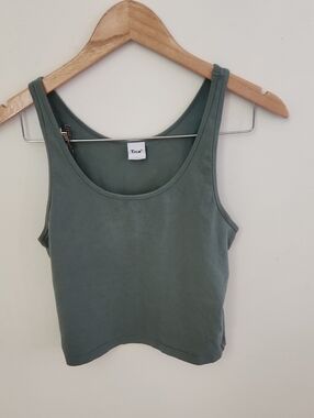 TNA Aritzia Sleeveless Scoop-Neck Tank Top in Olive Green Large
